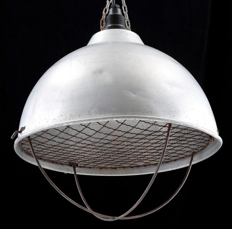 INDUSTRILAMPA, metall, 1900-talets andra hälft. Diam 40.