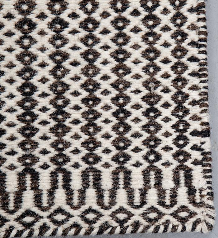 A CARPET, oriental flat weave, ca 180 x 120 cm.