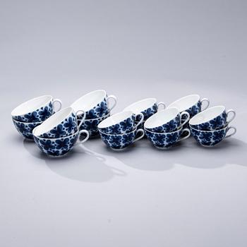 TEE-JA KAHVIKALUSTE, 34 osaa, posliinia, "Mon Amie" Marianne Westman.