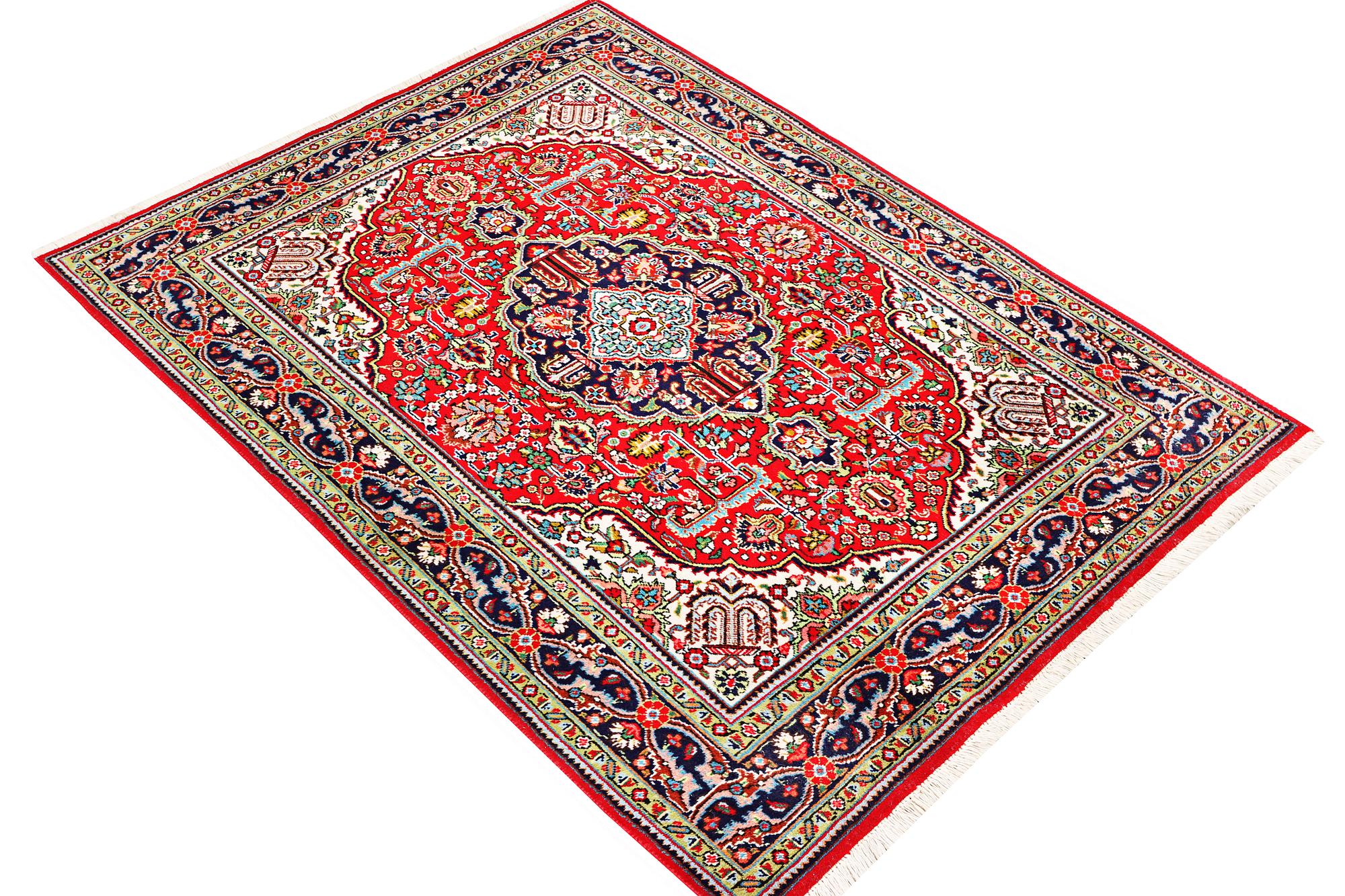 A Tabriz rug, c. 197 x 150 cm.
