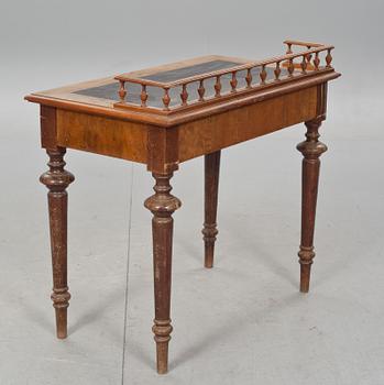 SKRIVBORD, nyrenässans. 1800-talets andra hälft.