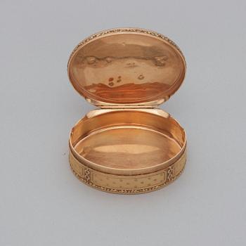 A French 18th century gold 18k snuff-box, marked Paris.
