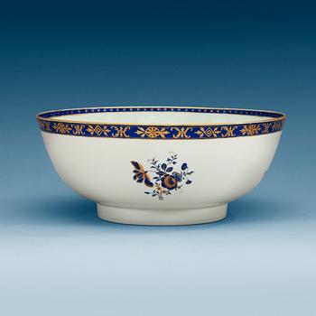 A punch bowl, Qing dynasty, late 18th Century.