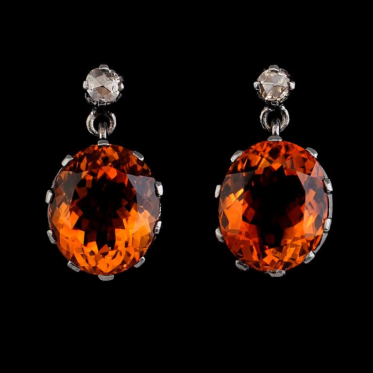 ÖRHÄNGEN, 1 par, 14K svartrodierat guld, citriner, rosenslipade diamanter. Vikt ca 6 g.