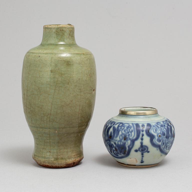 A blue and white ceramic jar and a celadon glazed vase, Ming dynasty (1368-1644).