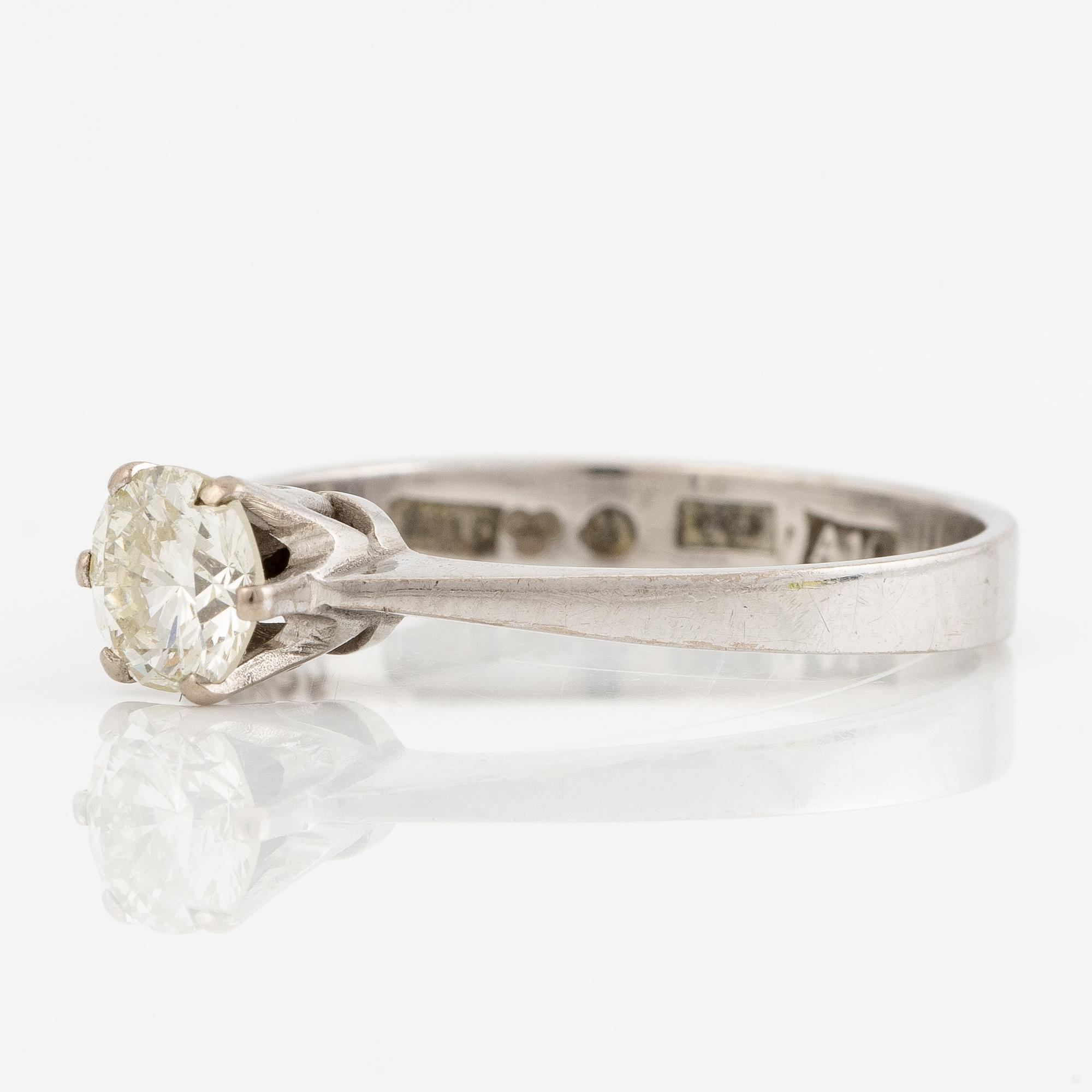 Ring, 18K white gold with brilliant-cut diamond 0.58 carat.