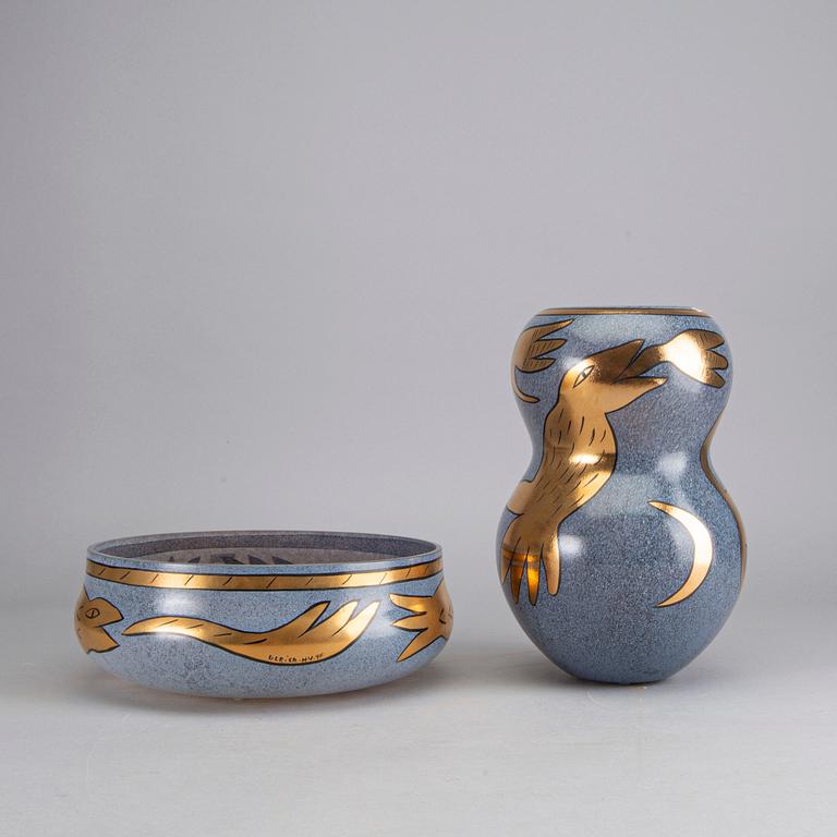 AN ULRICA HYDMAN-VALLIEN VASE AND BOWL, glass, signed Kosta Boda artist collection.