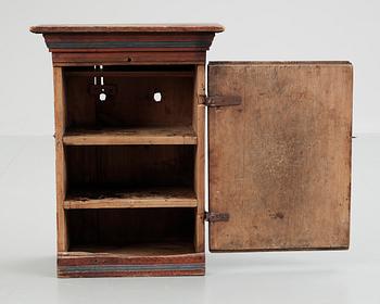 HÄNGSKÅP, allmoge. Bär datering 1837.