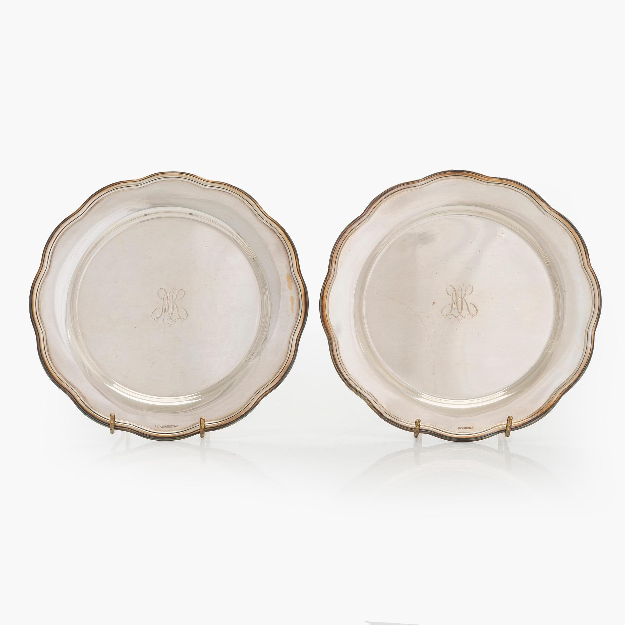 A 10-piece set of silver chargers, Kultateollisuus, Turku 1938 and 1980.