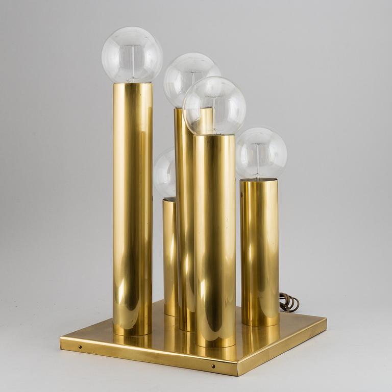 A brass table lamp, 21st century.