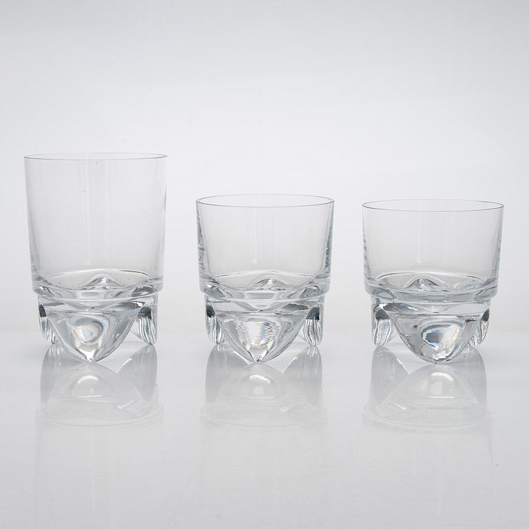 Timo Sarpaneva, juomalaseja, 33 kpl, "Viinahammas" (Kippis) 2399 Iittala. Tuotannossa 1975-1978.