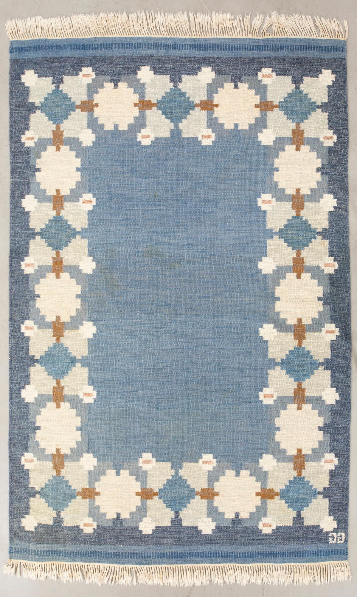 Matta rölakan signerad GG  (Gitt Grännsjö-Carlsson), ca 290x201 cm.