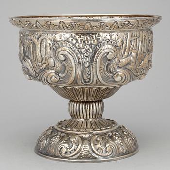 UPPSATSSKÅL, silver, importstämplad samt stämplad Mema, Eskilstuna, 18/1900-tal. Vikt ca 1033g.