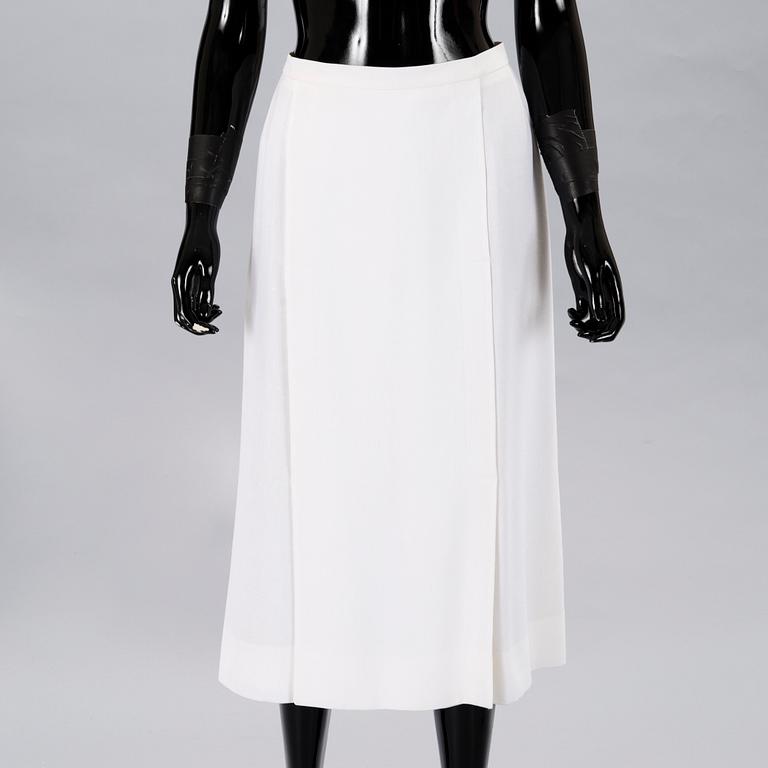 A White Linnen Blouse and a Skirt.