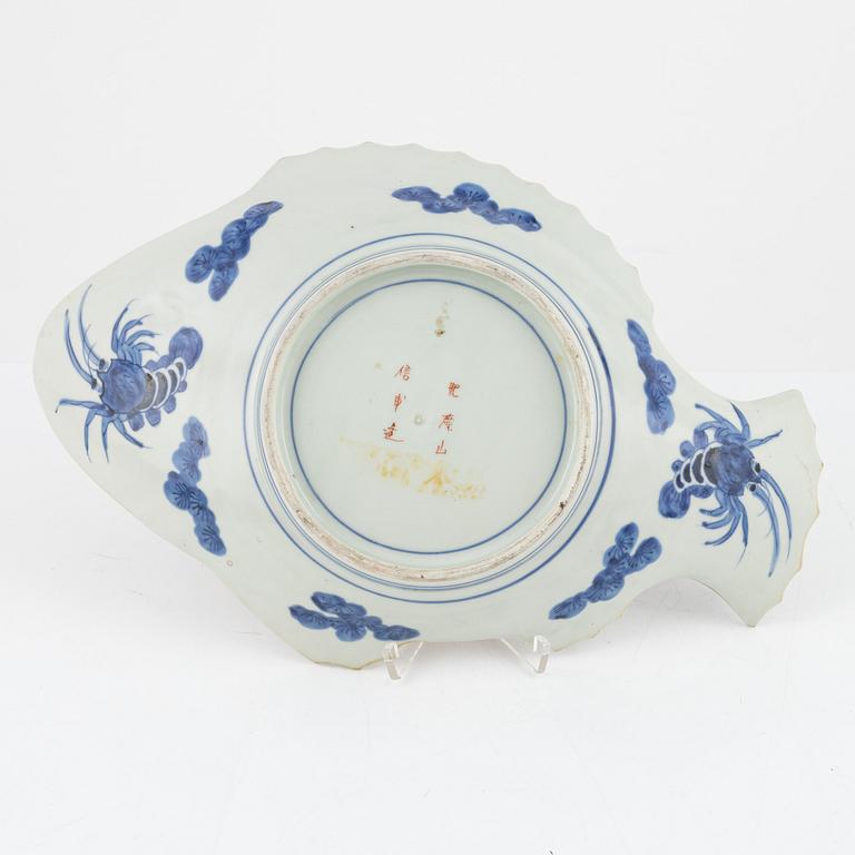 A porcelain dish,  Meiji period (1868-1912).