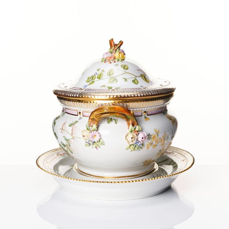 A large Royal Copenhagen 'Flora Danica' tureen with cover and stand, Denmark, 20th Century.