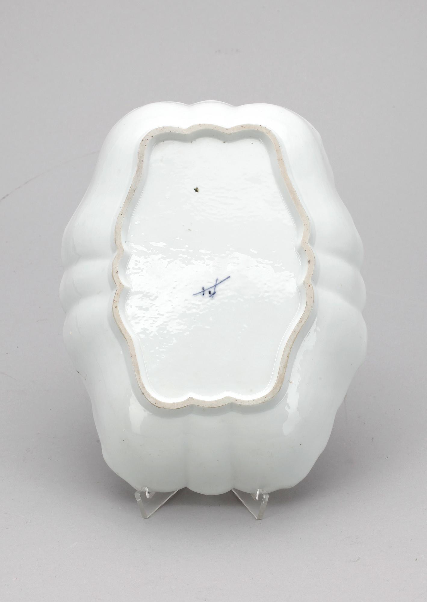 SKÅLFAT. Porslin. Meissen, troligen 1700-tal.