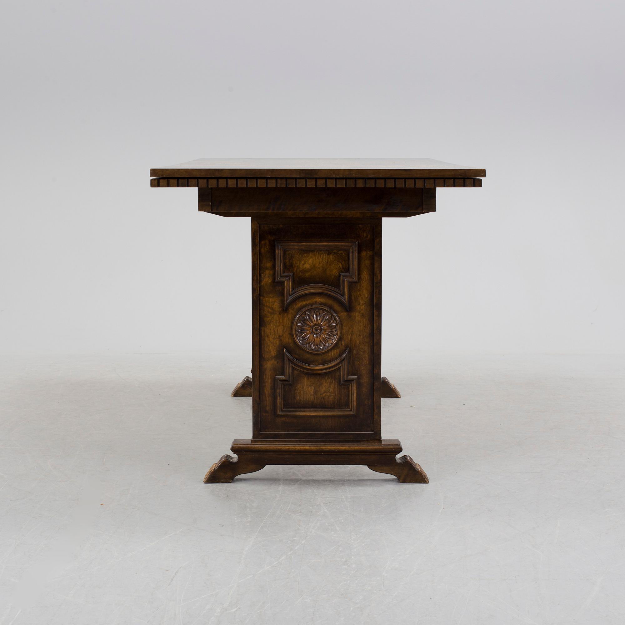 A 1920´s dinner table and six chairs probably designed by Axel Einar Hjorth for AB Svenska möbelfabriken Bodafors.