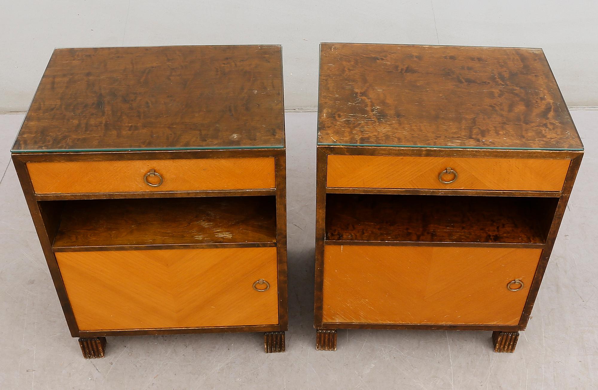 SÄNGBORD, 1 par, 1900-talets mitt.
