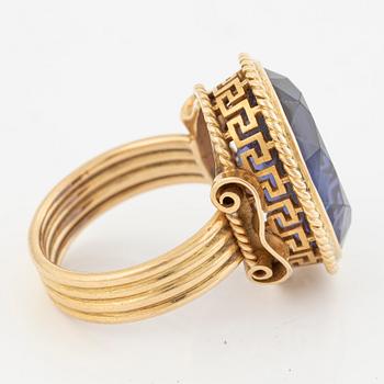 Ring, 18K gold with a synthetic stone.