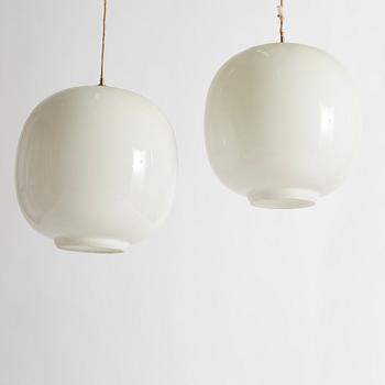 Vilhelm Lauritzen, taklampor, ett par, "VL45 Radiohuspendeln", Louis Poulsen, Danmark, 1900-talets första hälft.