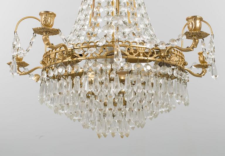 A SWEDISH CHANDELIERE 20 TH CENTURY.