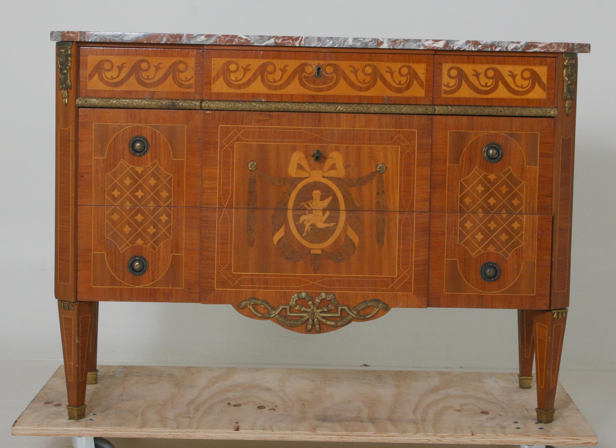 BYRÅ, gustaviansk stil. 
Proveniens: Git Gay.