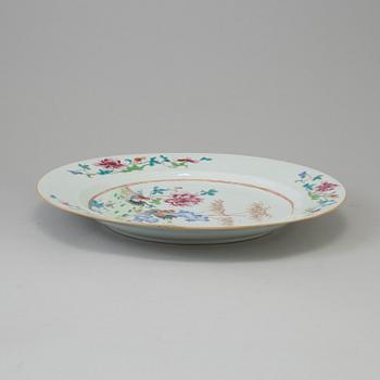 A famille rose charger, Qing dynasty,Qianlong (1736-95).