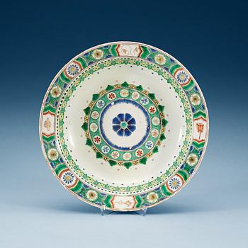 1415. A famille verte charger, Qing dynasty, Kangxi (1662-1722).