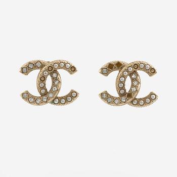 Chanel, A pair of earrings, 2021. - Bukowskis