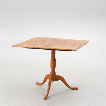 A burr alder tilt-top table, Mälardalen, circa 1800.
