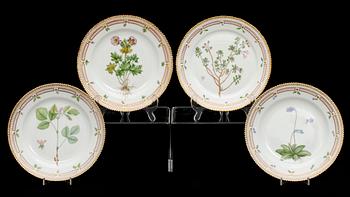 TALLRIKAR, 4+4+4, porslin "Flora Danica" Royal Copenhagen.