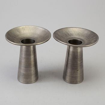 A pair of pewter candlesticks by Olle Olsson, Östersund, 1971.