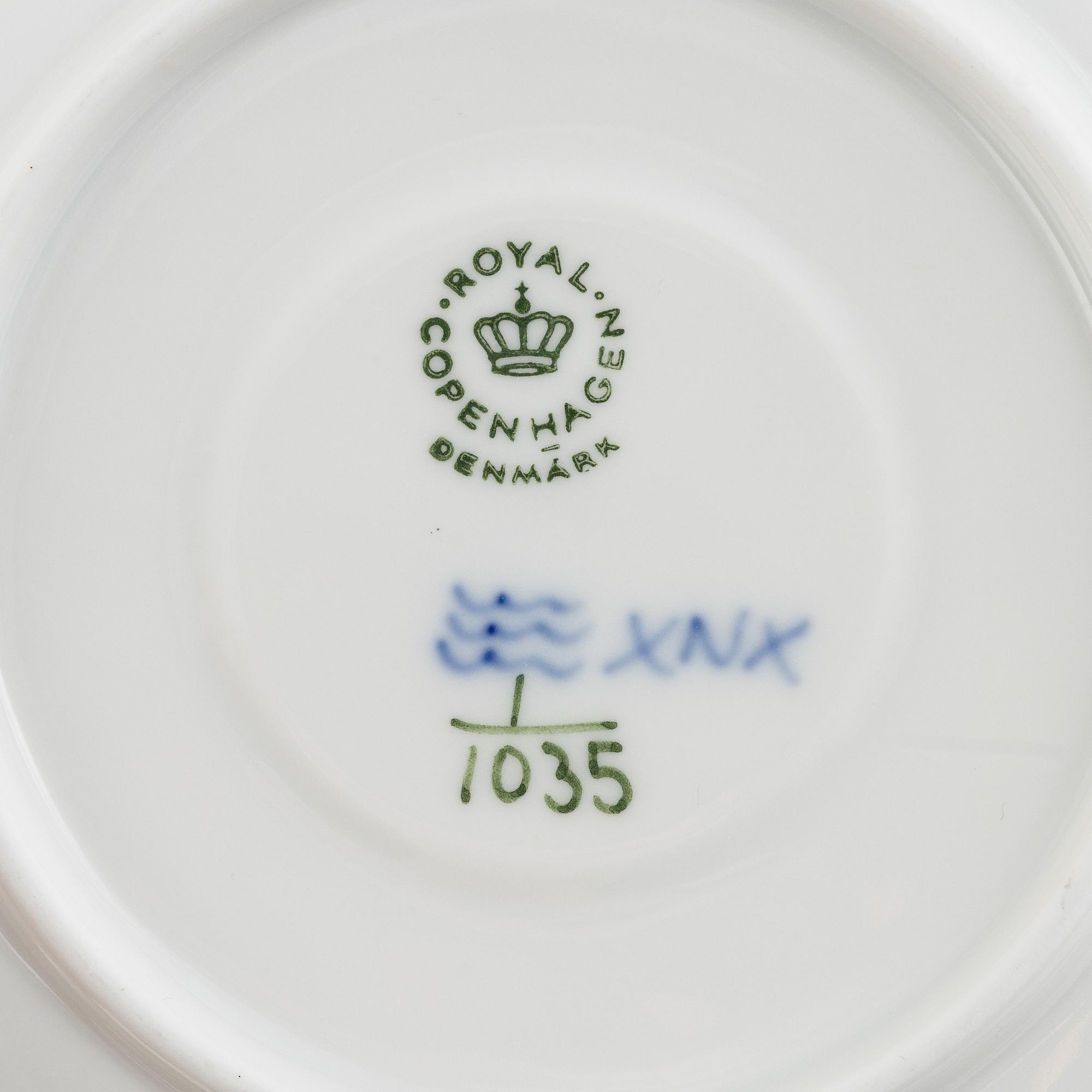 31 pieces of a full lace "Musselamlet" coffee service, Royal Copenhagen, Denmark.