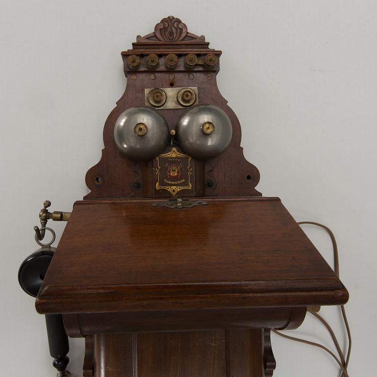 VÄGGTELEFON, märkt Jydsk Telefon-Aktieselskab, 1900-talets början.