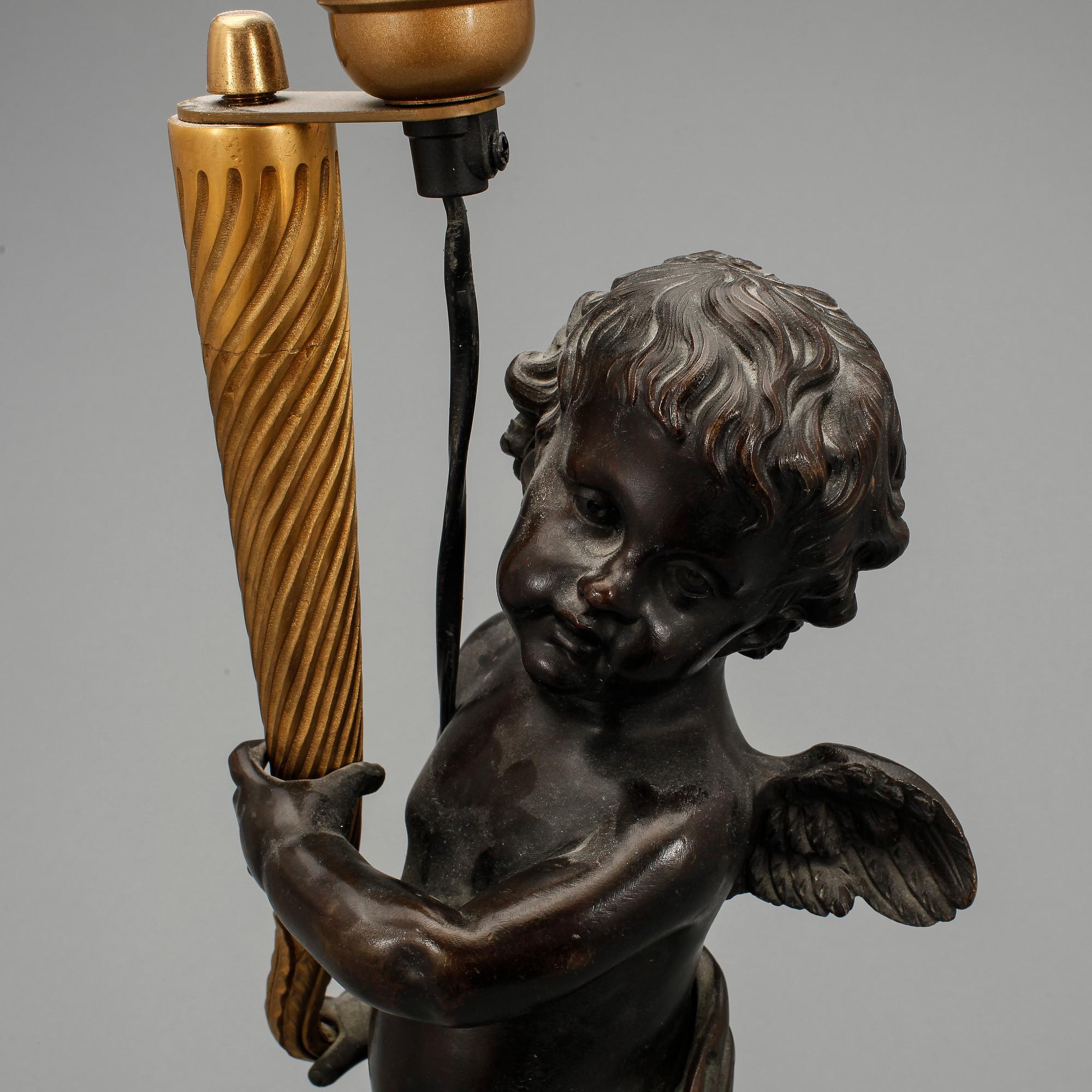 BORDSARMATURER, ett par, brons, Louis XVI-stil, 1900-tal.