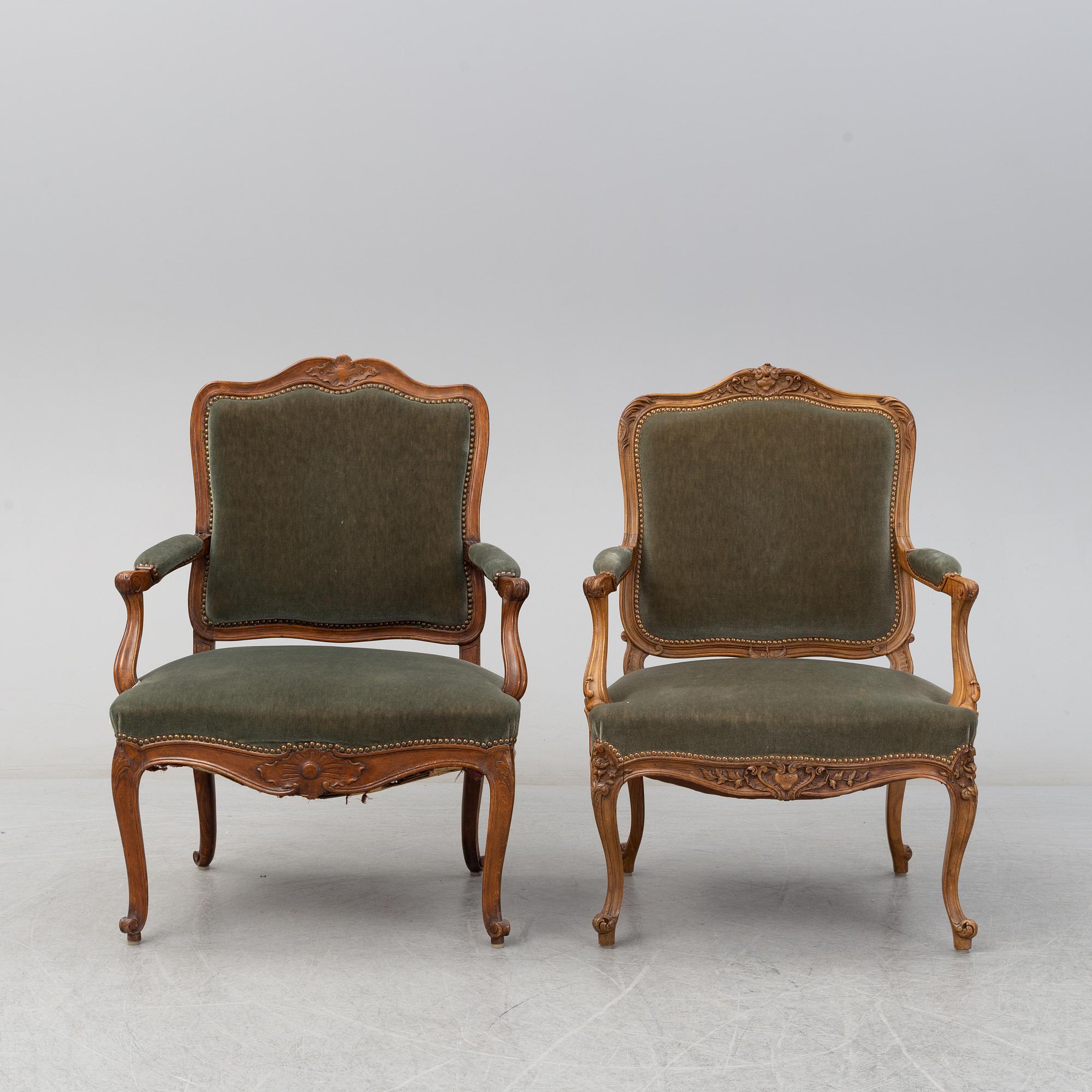 KARMSTOLAR, två stycken, Louis XV, 1700-talets andra hälft och Louis XV-stil, tidigt 1900-tal.