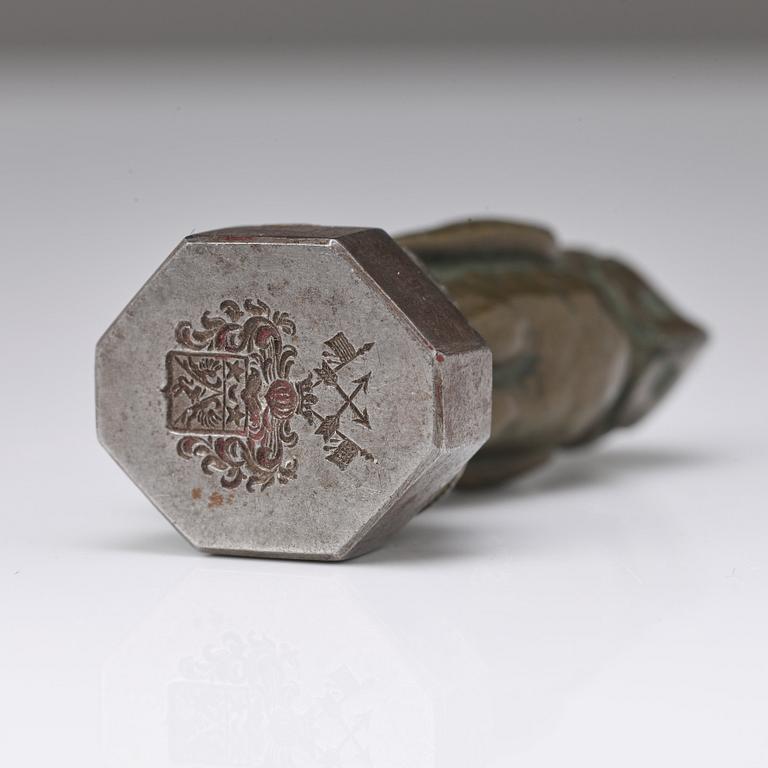 A 20th century bronze seal in shape of an owl.