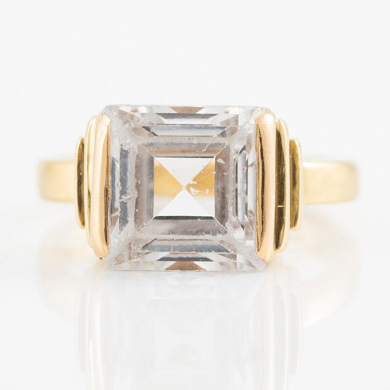 Wiwen Nilsson, ring, 18K guld med fasettslipad bergkristall, Lund 1957.