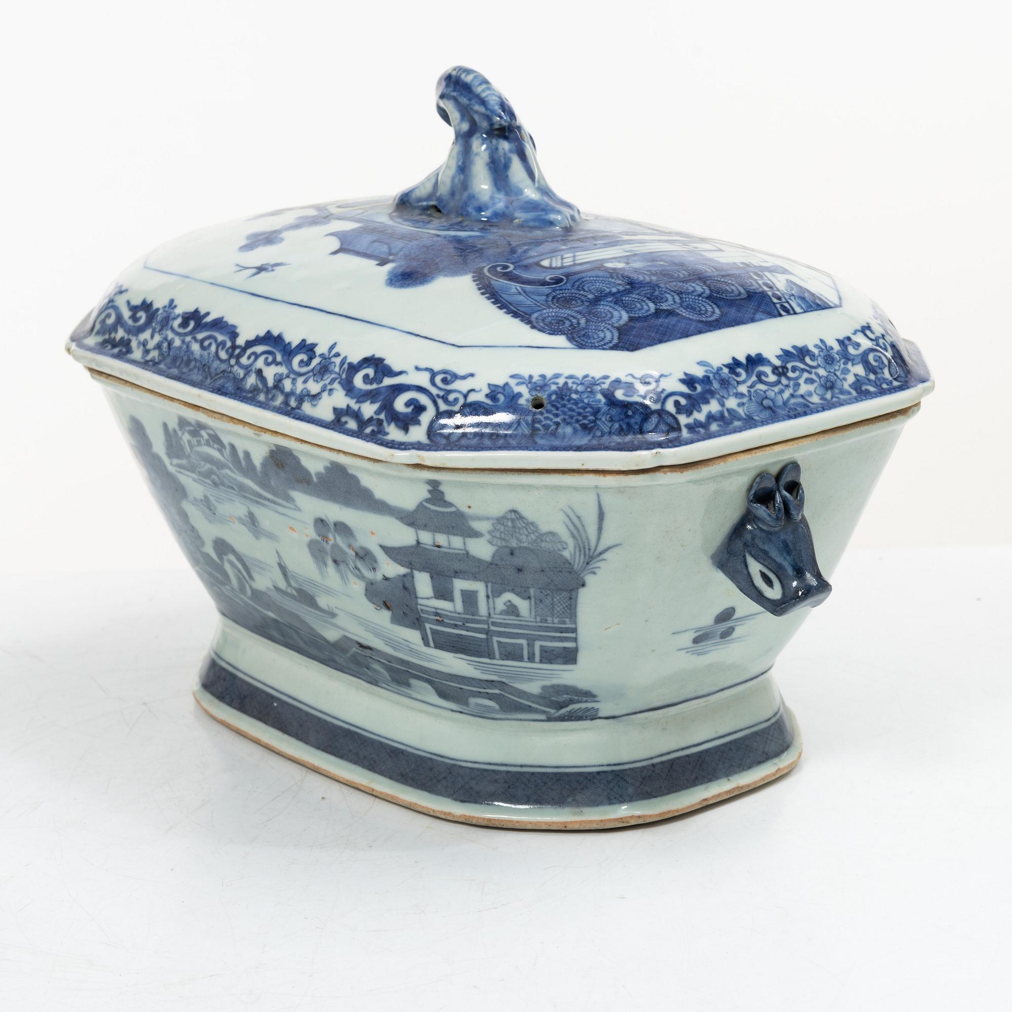 A blue and white tureen with cover and stand, China, Jiaqing (1796-1820).
