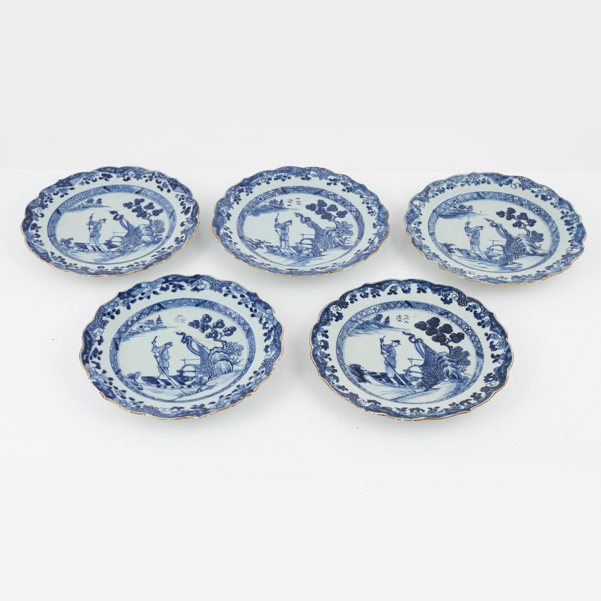 A 29-piece blue and white Chinese dinner service, Qianlong (1736-95).
