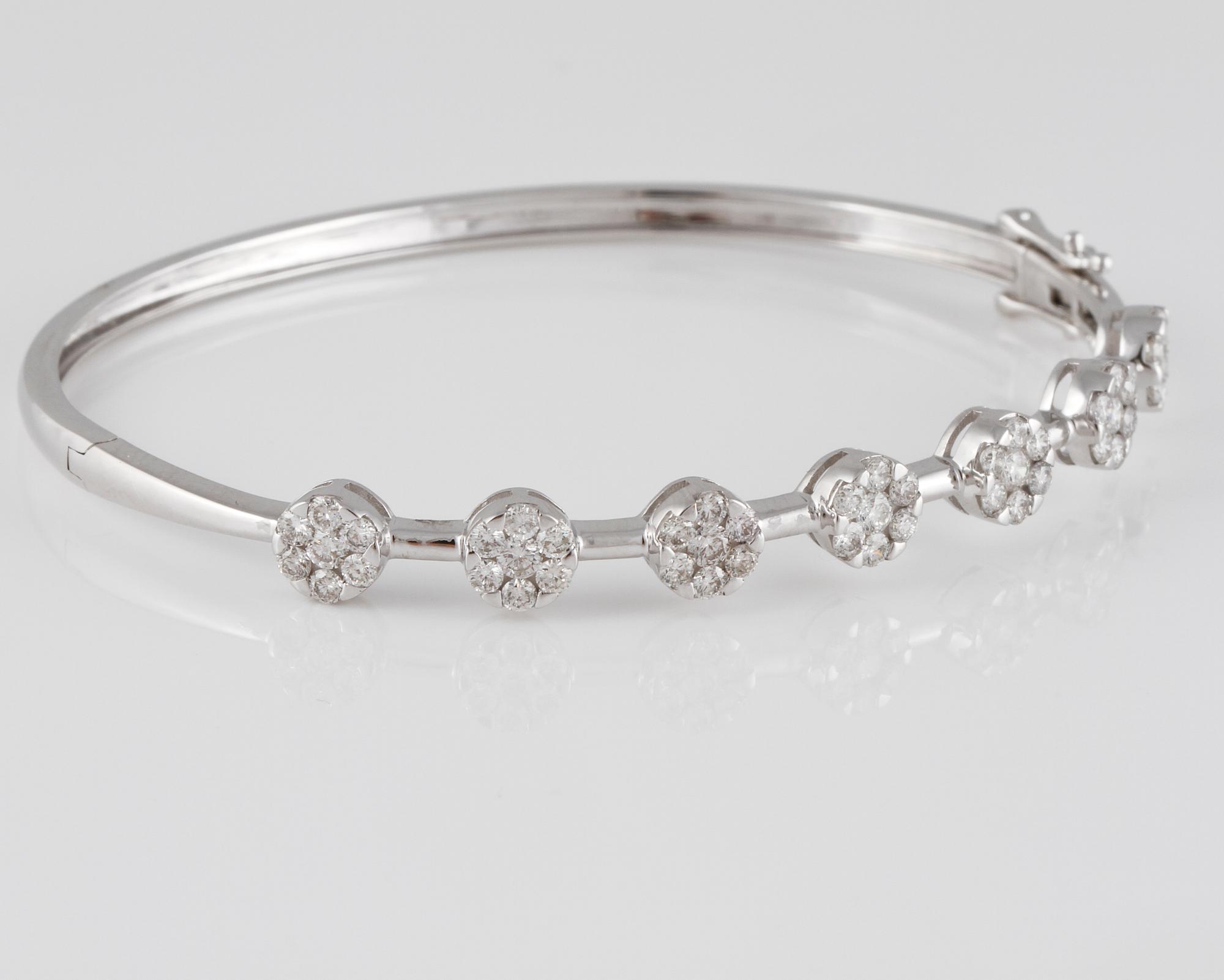 ARMBAND, 18K vitguld med briljantslipade diamanter ca 1,48 ct. Vikt 9,9 gram.