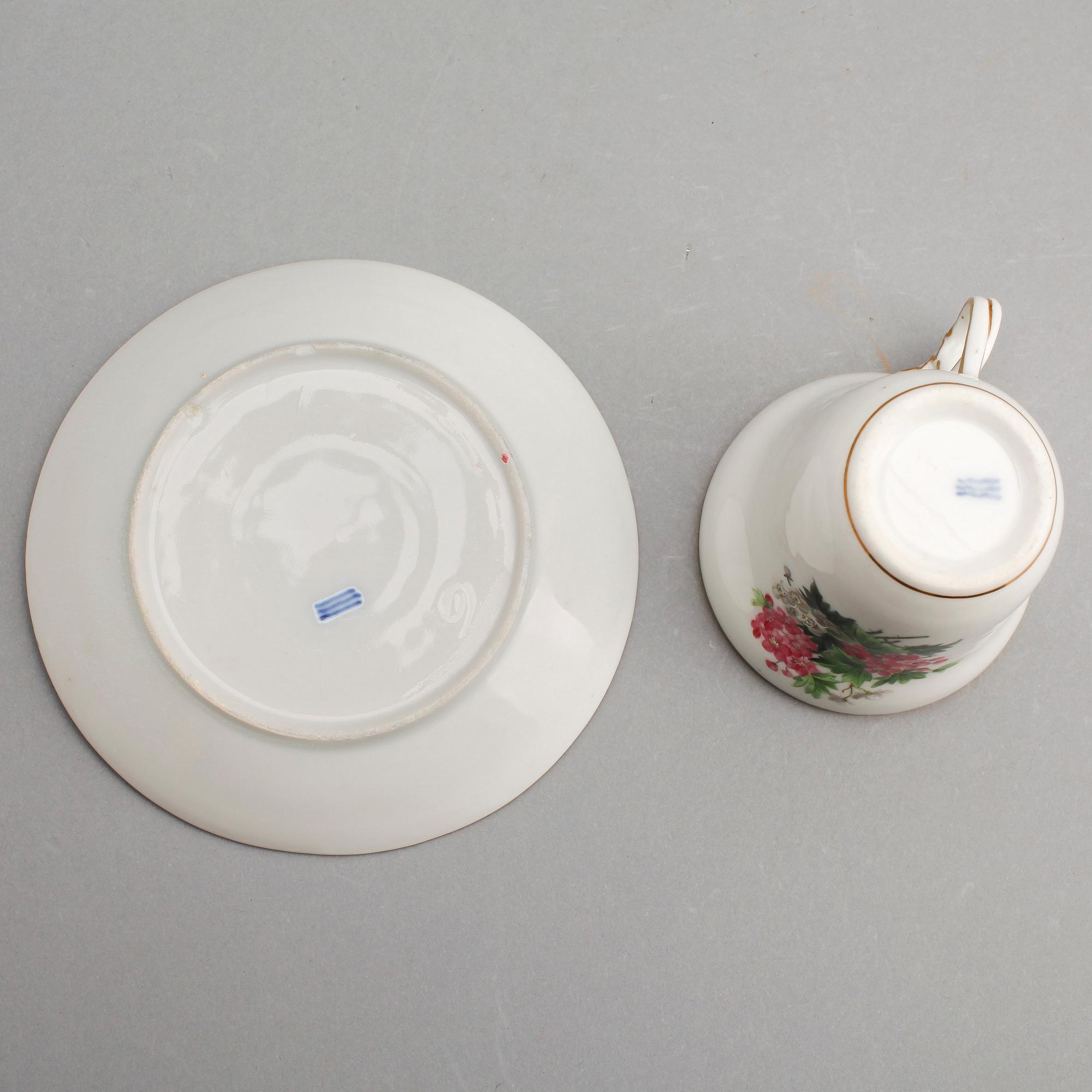 KAFFEKOPPAR MED FAT, 6 delar, porslin, Royal Copenhagen, 1800-tal.