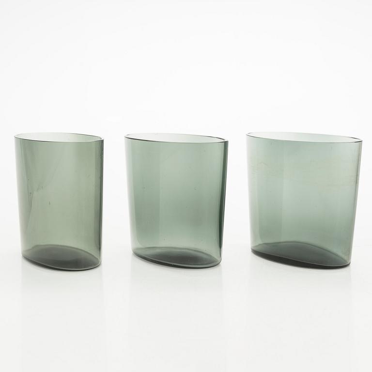 Saara Hopea, serveringsskålar, 3 st med underlag och vaser, 3 st, Nuutajärvi Notsjö.