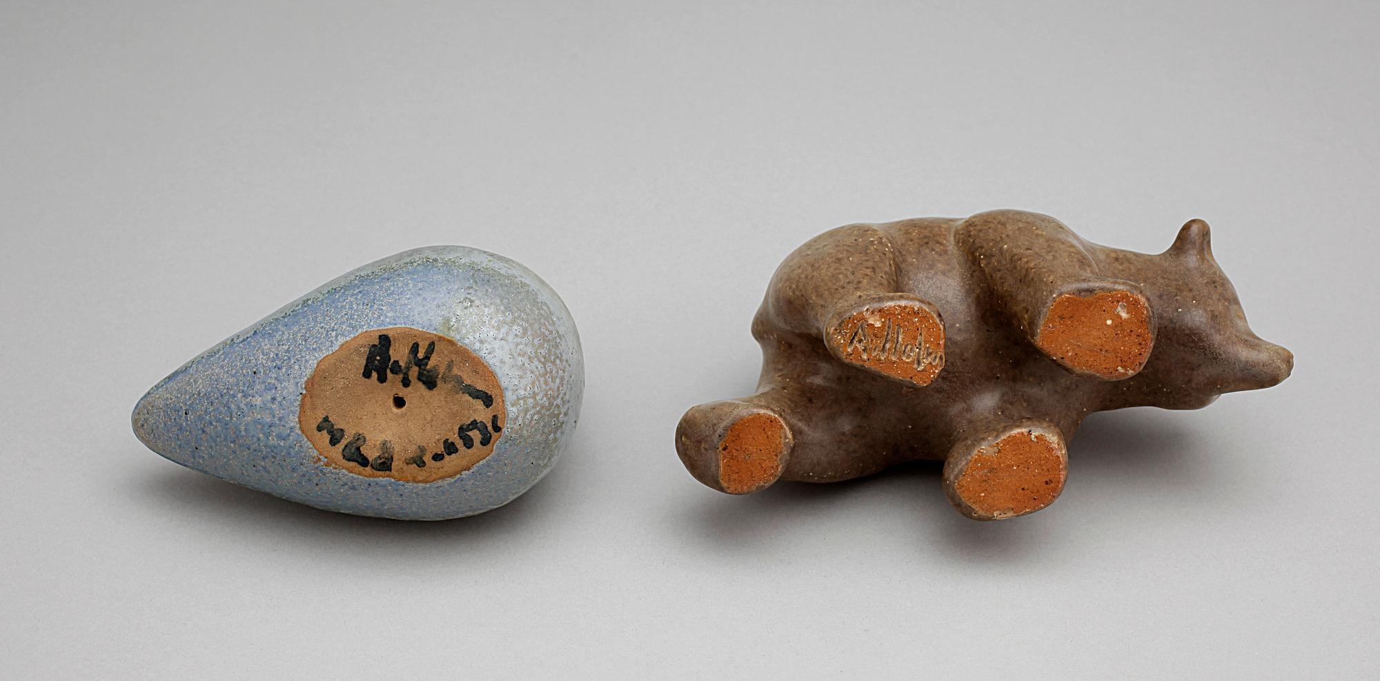 SKULPTURER, 2 st, stengods, Åke Holm, Höganäs.