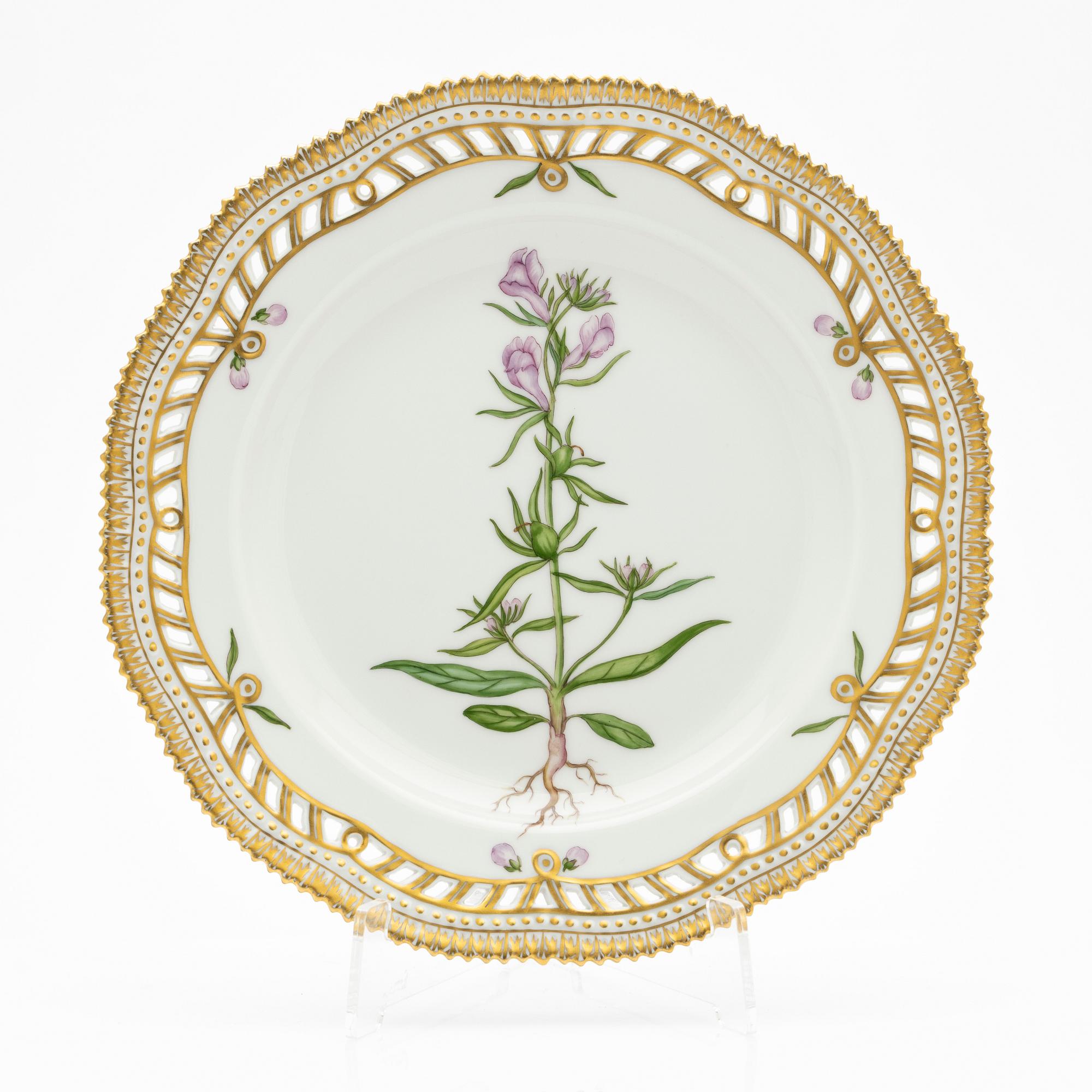 Royal Copenhagen, Plate, "Flora Danica", 1969-1974.