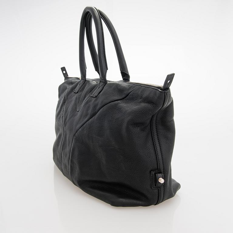 Yves Saint Laurent, a 'Easy Y Tote' bag.