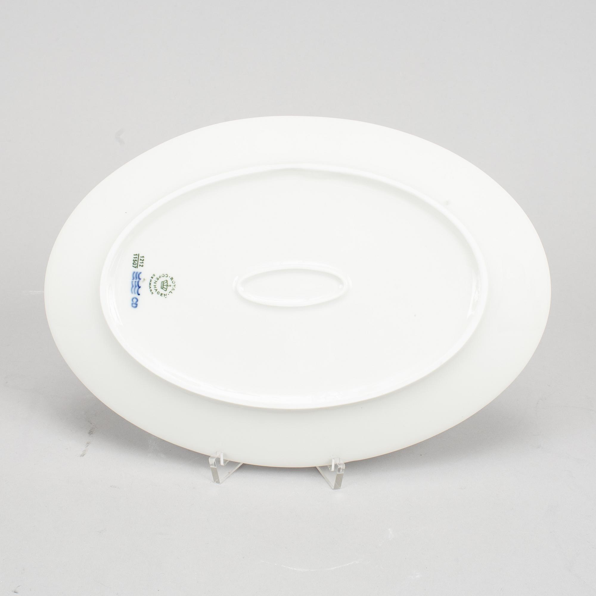 A Royal Copenhagen porcelain service "Blå vifte" by Arnold Krog, 28 pcs, Denmark.