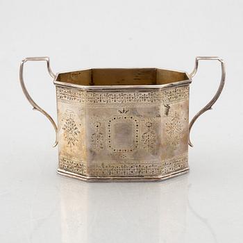 An English silver creamer and a sugarbowl, mark of Henry William Curry, London 1878.
