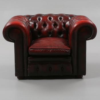 FÅTÖLJ, Chesterfield-modell, 1900-talets andra hälft.